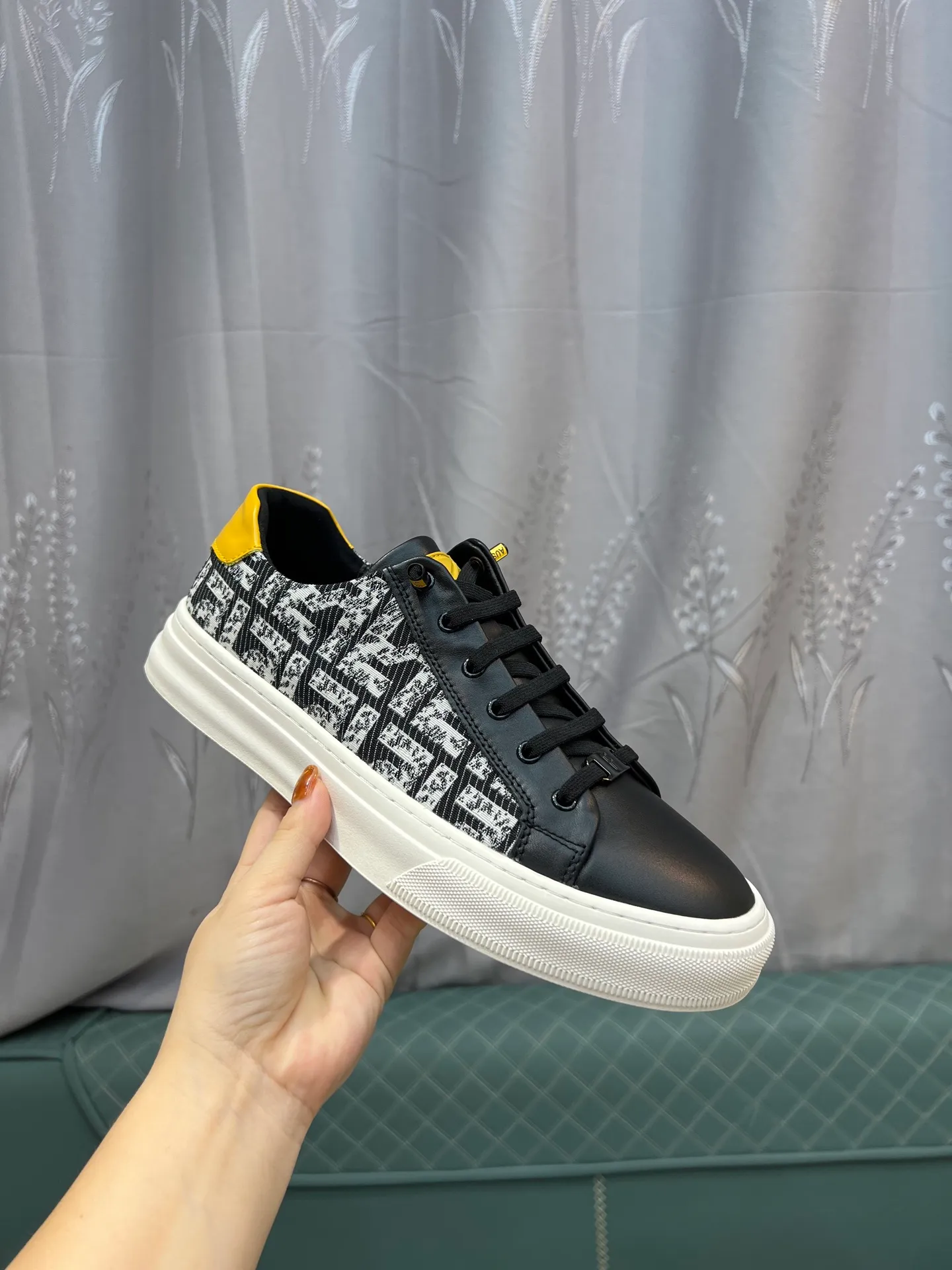 Men's men's shoes 💰400 [FENDI] Spring and Autumn new style 🙈original replica! Reproduced from the original 💯, the workmanship is top-notch, 💪💪💪 cowhide leather upper ➕ genuine leather feet, 👻 suitable for all kinds of travel! Number of yards 38-44